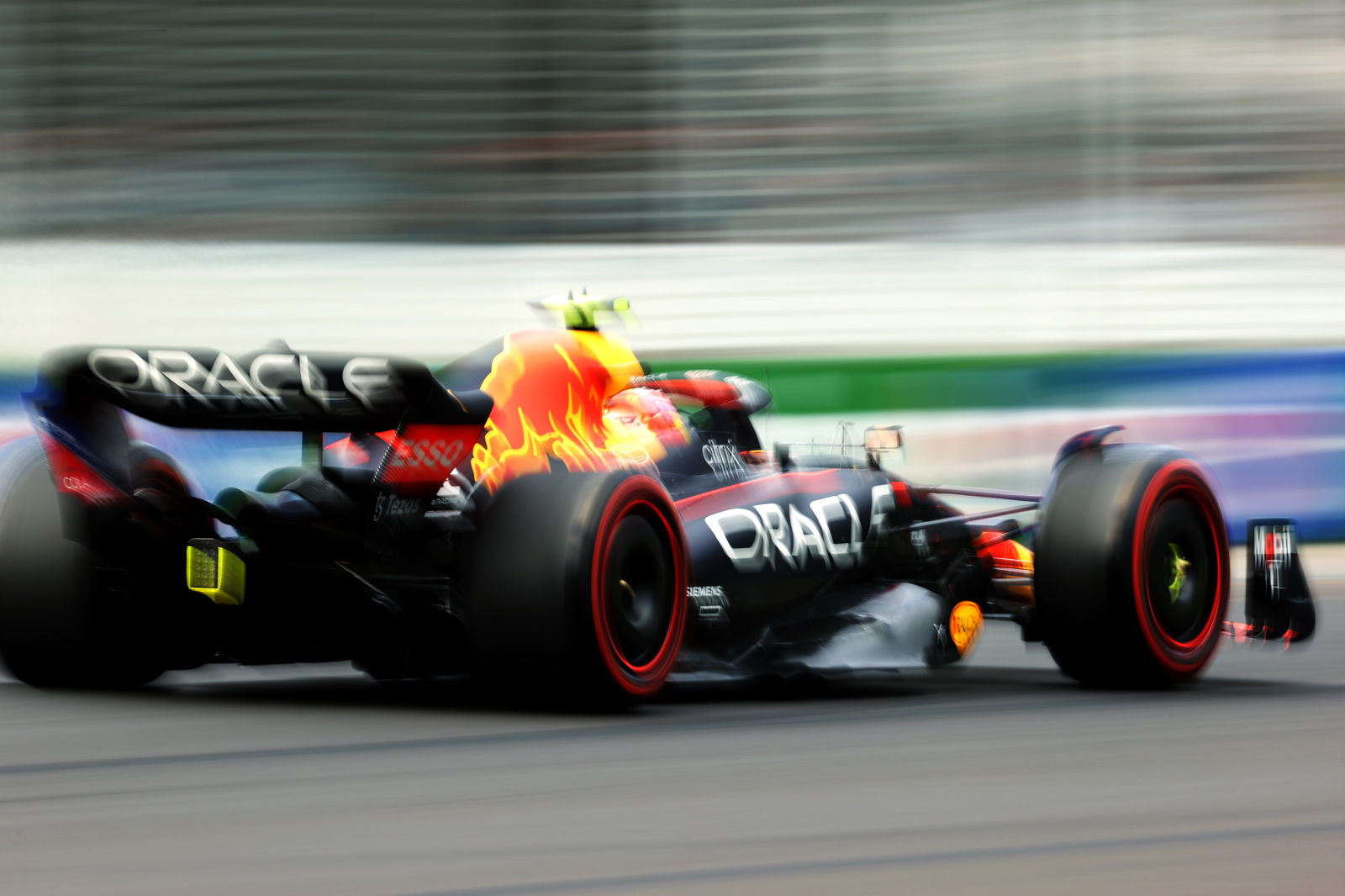 Hamilton and Verstappen joke about F1 jewellery clampdown